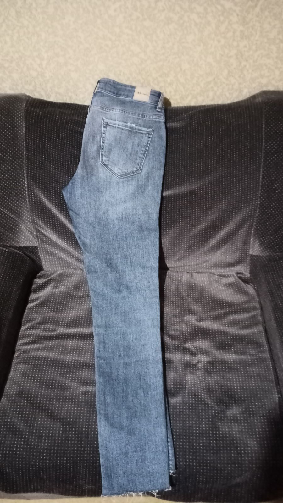 Продам женские джинсы