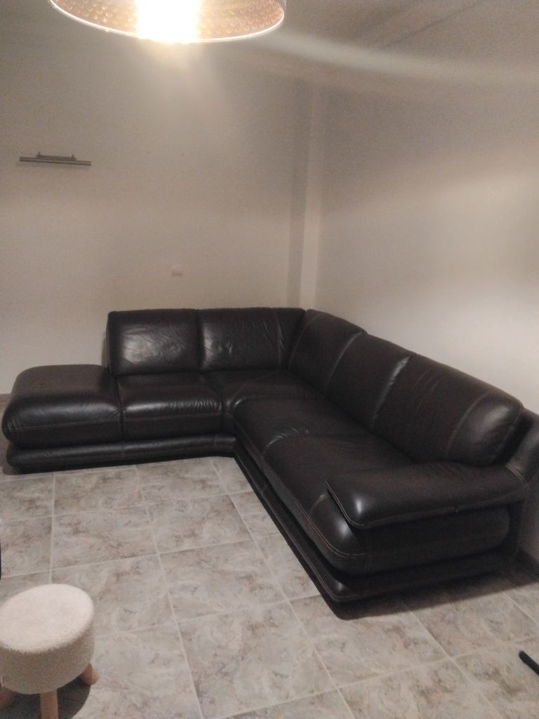 Sofá Chateau D'ax em pele em cor castanho