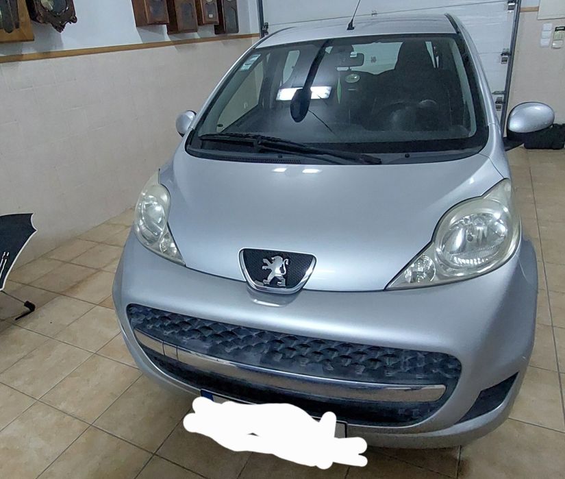 Peugeot.  107   Black e silver