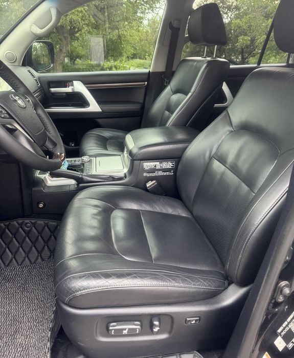 Toyota Land Cruiser 200 дизель автомат
