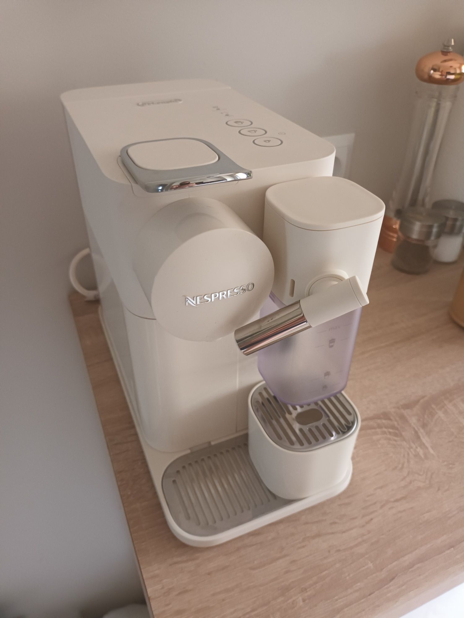 DeLonghi Nespresso Lattissima One