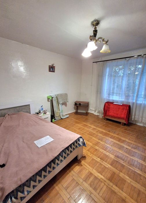 Продається 2-х кімнатна квартира поряд з центром міста