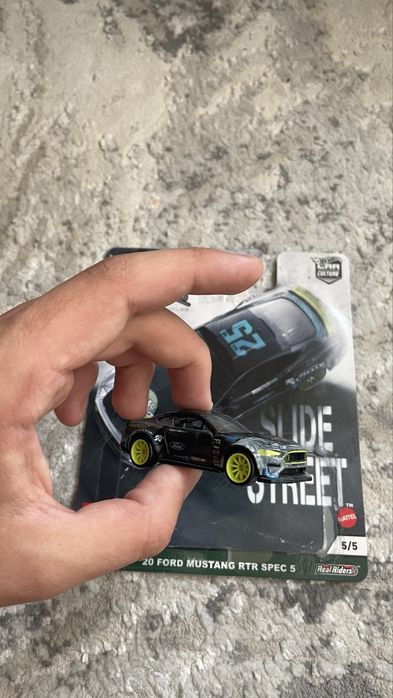 Продам машинки HotWheels Premium