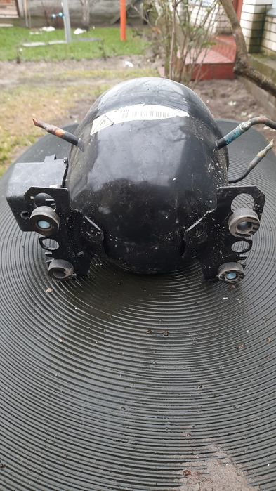 Компресор морозильної камери