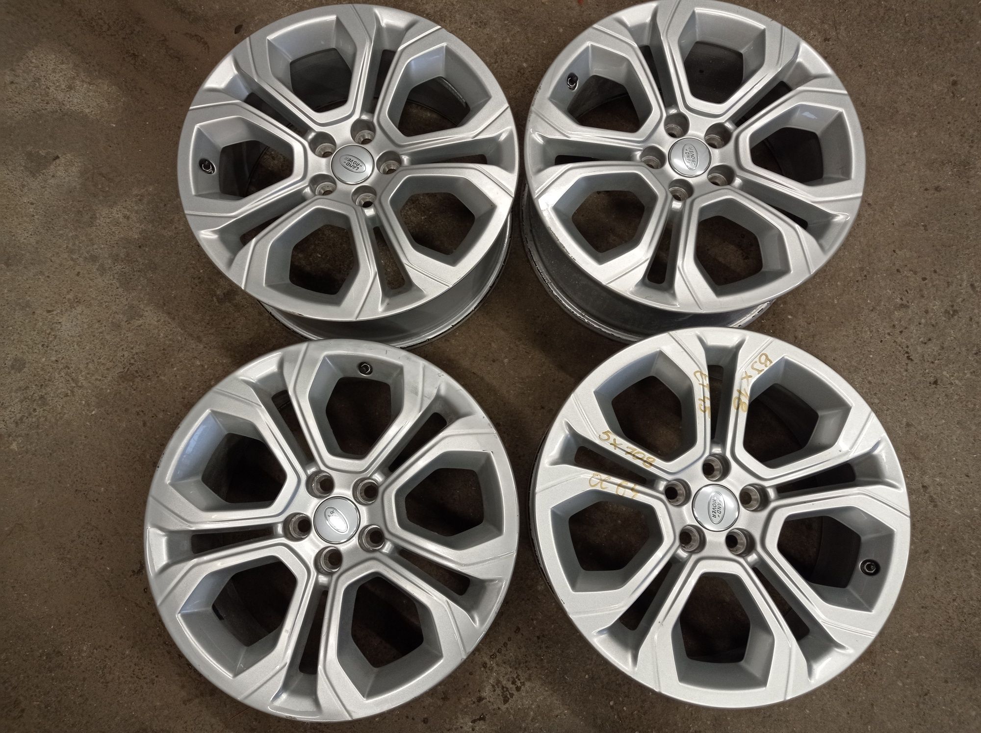 Felgi aluminiowe 8Jx18 et45 5x108 Land Rover+ czujniki