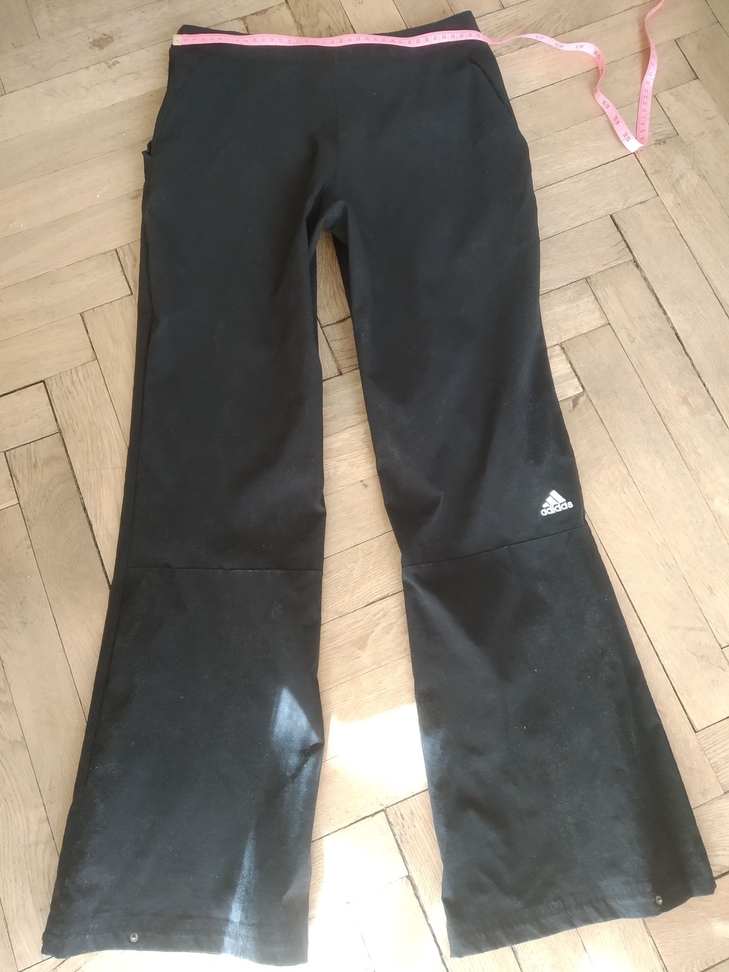 Czarne spodnie dresowe Adidas