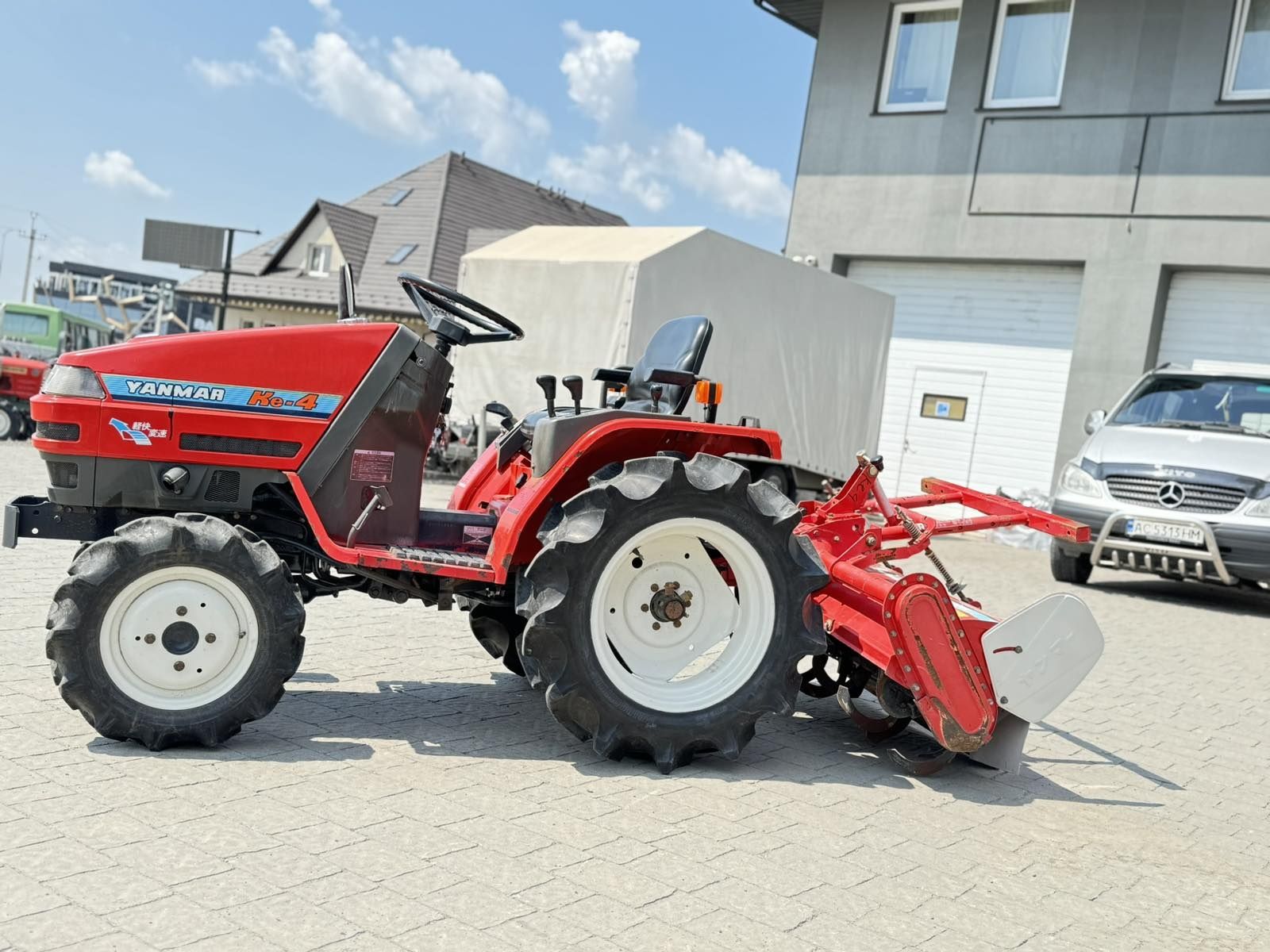 японській міні трактор , міні трактор  Yanmar ke 4
