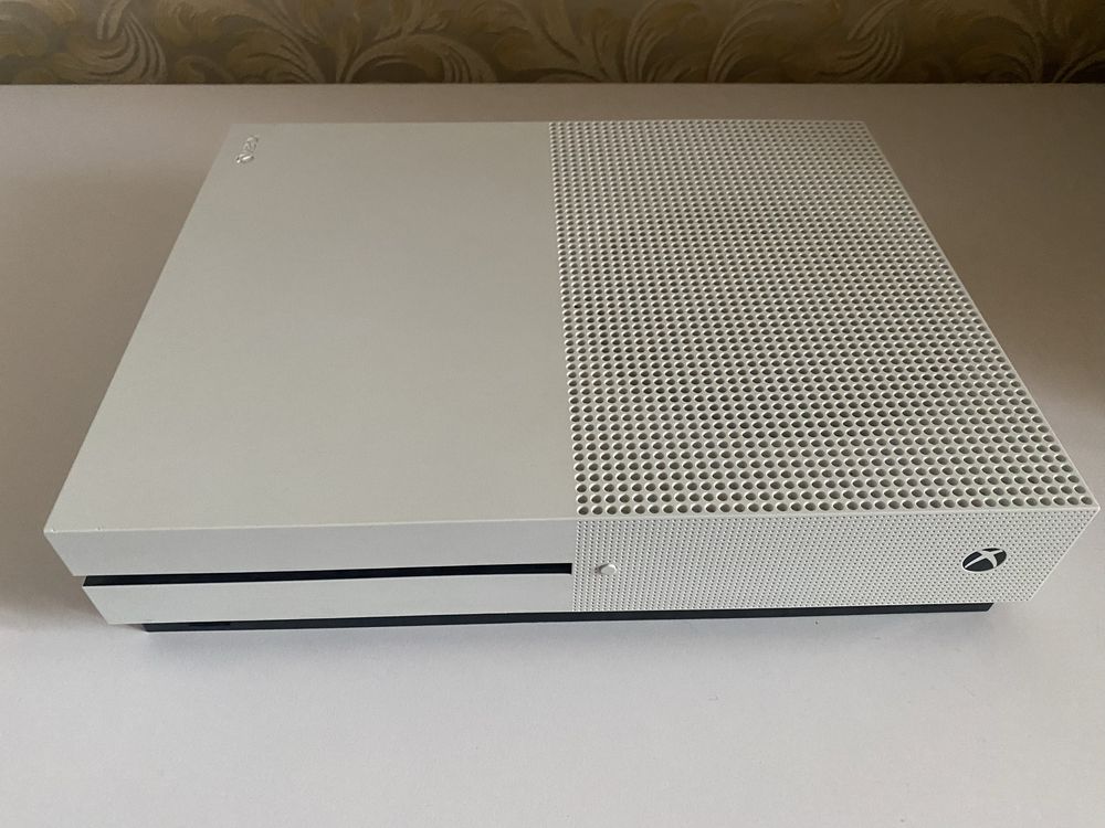 Игровая консоль Xbox one s