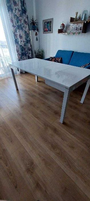 Piękny  i wygodny stół