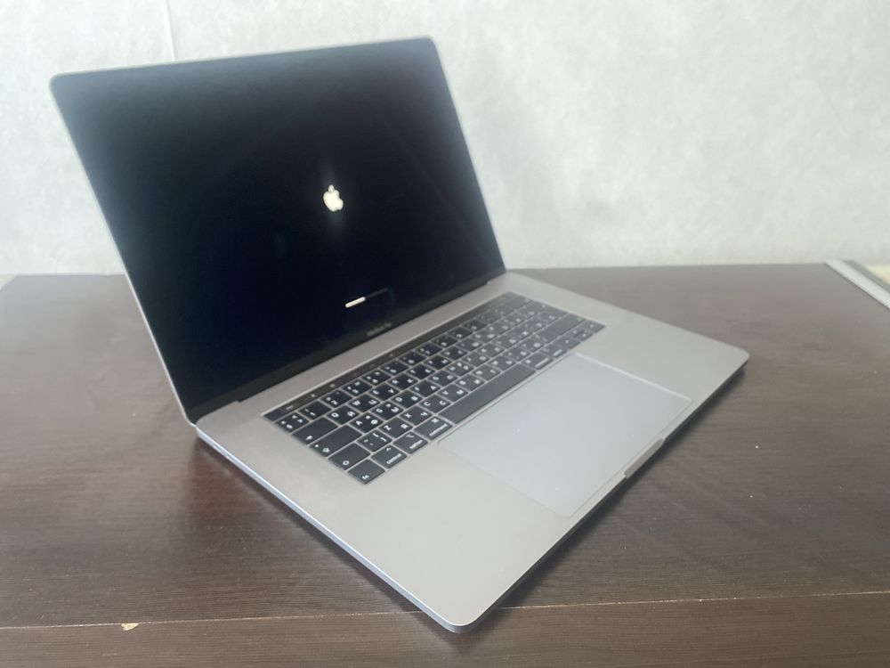 Apple Macbook Pro 15" 2019 250GB DDR4 16GB i7-9750H 2.6GHz Radeon 4gb