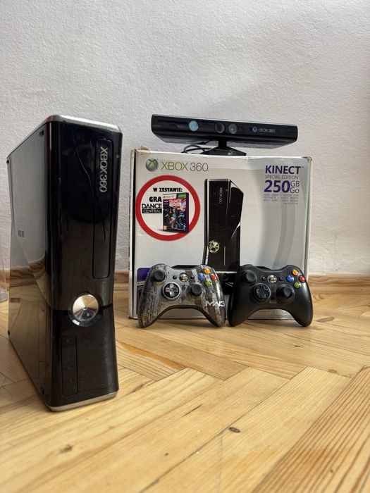 Xbox 360 Slim 250GB + 2 pady + 12 gier + pudełko - komplet