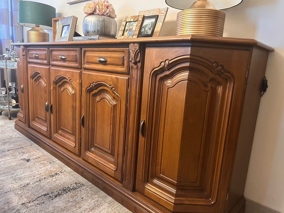 Aparador sala de jantar de madeira de excelente qualidade