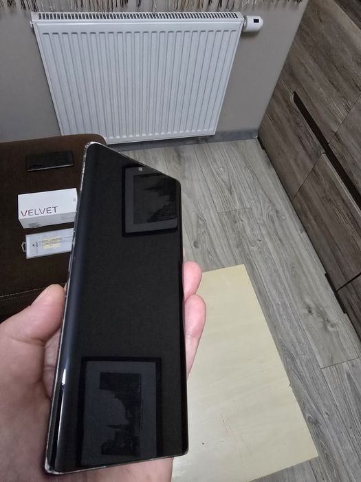 LG Velvel smartfon 5G LM-G90EM 6/128 +akcesoria. Stan dobry +