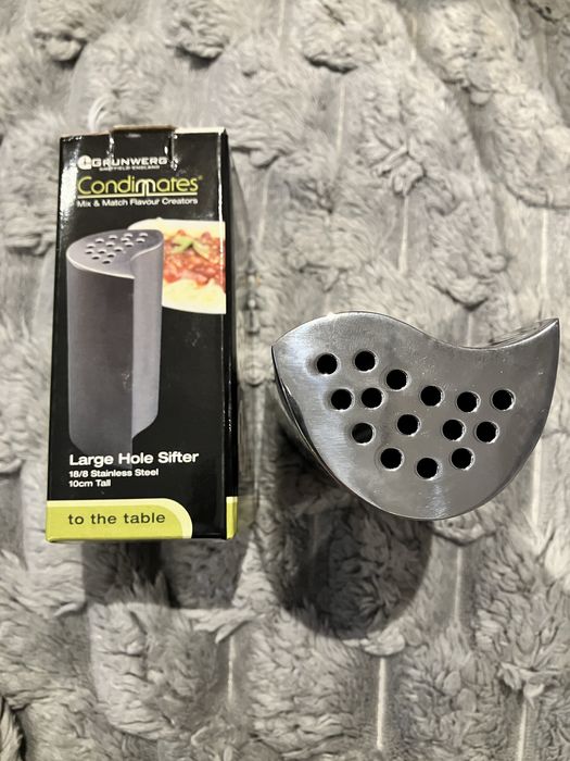 Stalowy dozownik przypraw Grunwerg Condimates Large Hole Sifter 10 cm