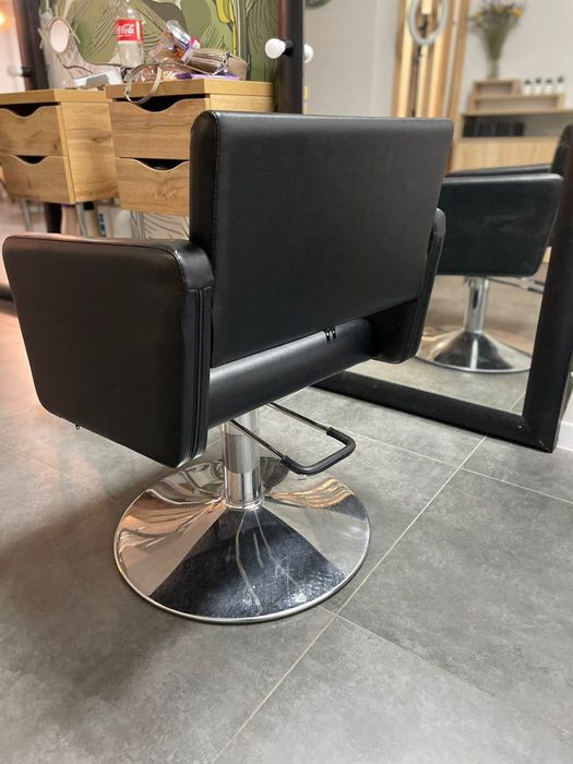 Гідравлічне перукарське крісло бу