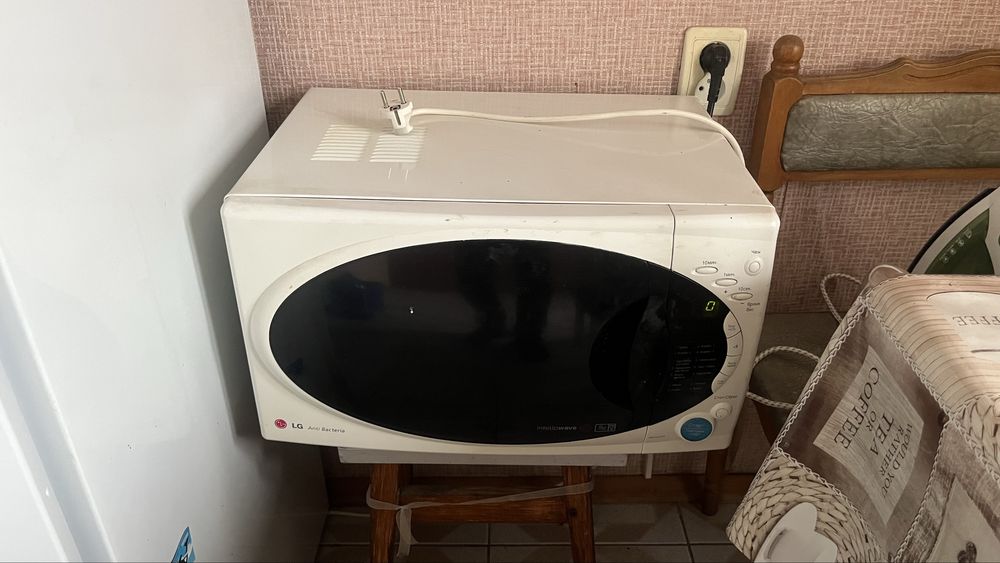 Мікрохвильова піч LG