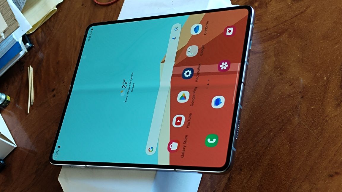 Samsung Fold 5(SM-F946B/DS) "Live Demo Unit" - нет мобильной сети.