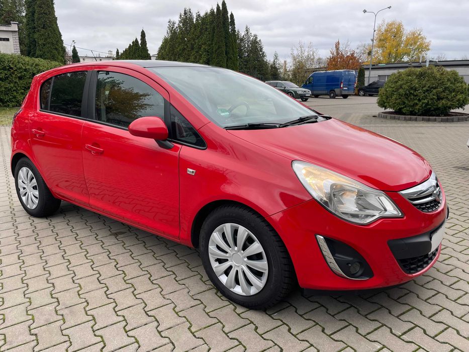 Opel Corsa 1.4 benz 5 drzwi 2011 rok