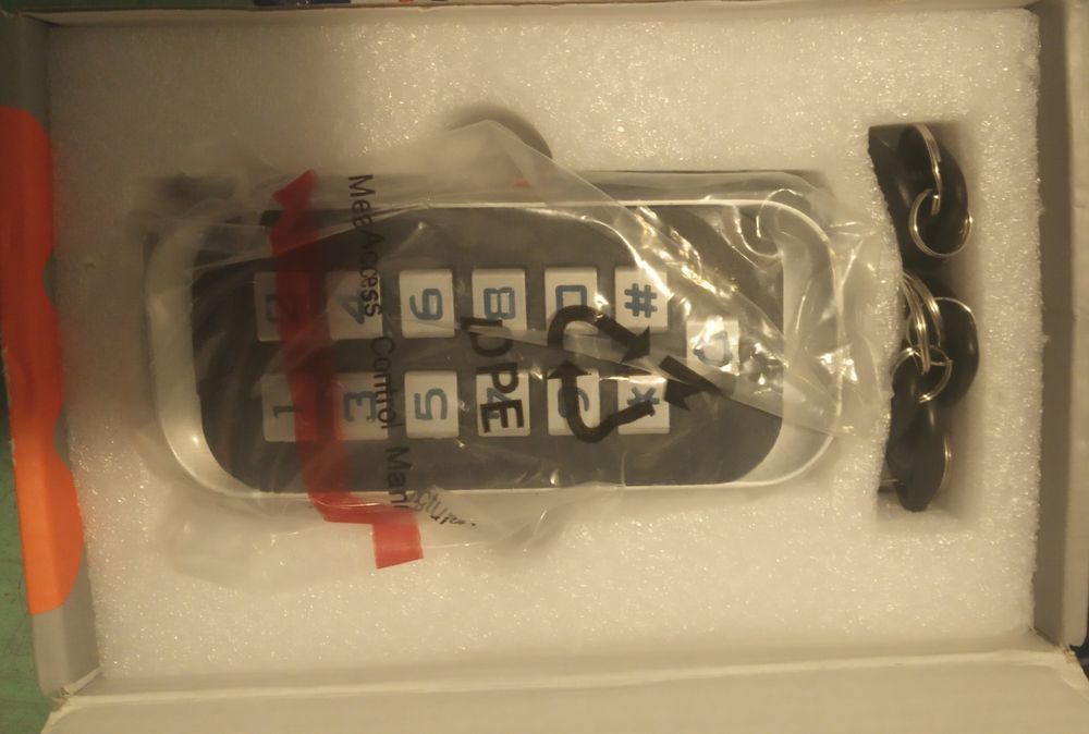 Кодова клавіатура CodeAccess RFID