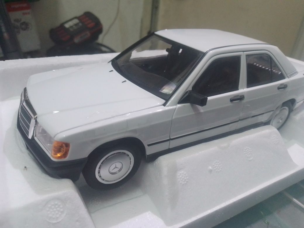 Miniatura 1/18 Mercedes Benz 190