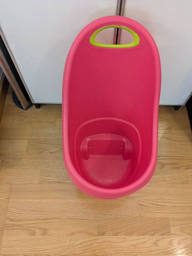 Cesto com rodas brinquedos