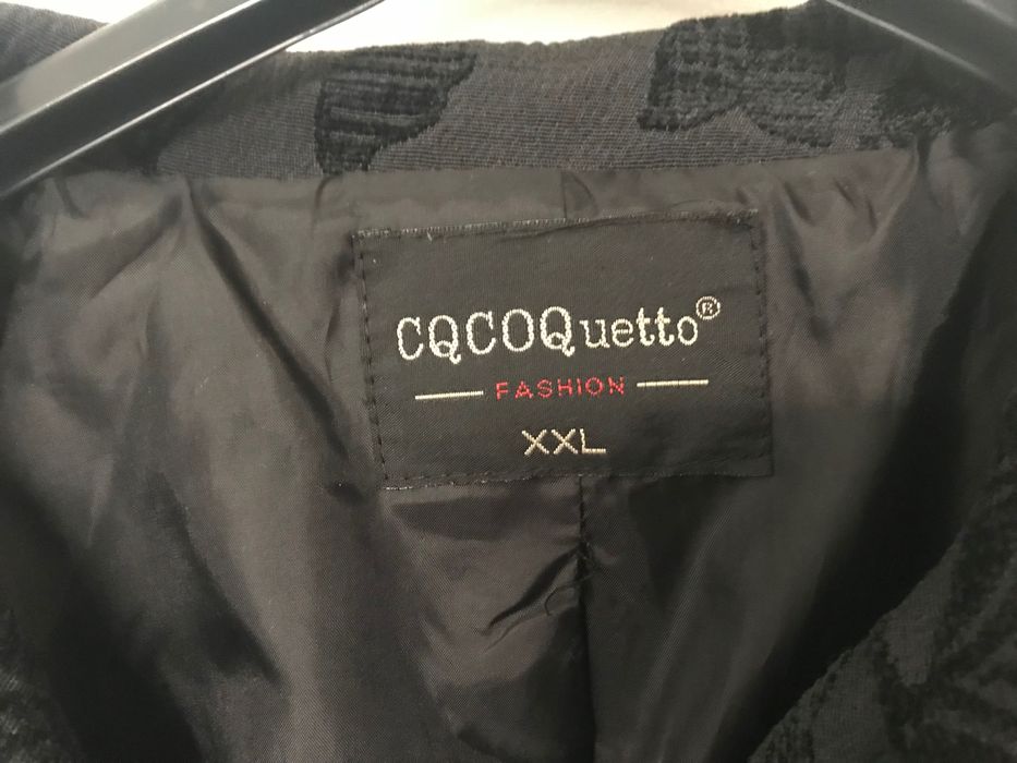 Casaco Preto com Flores em relevo XL