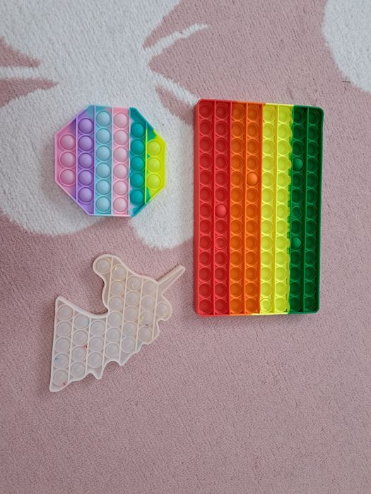 Zestaw popit gniotki antystresowe tęczowe jednorożec