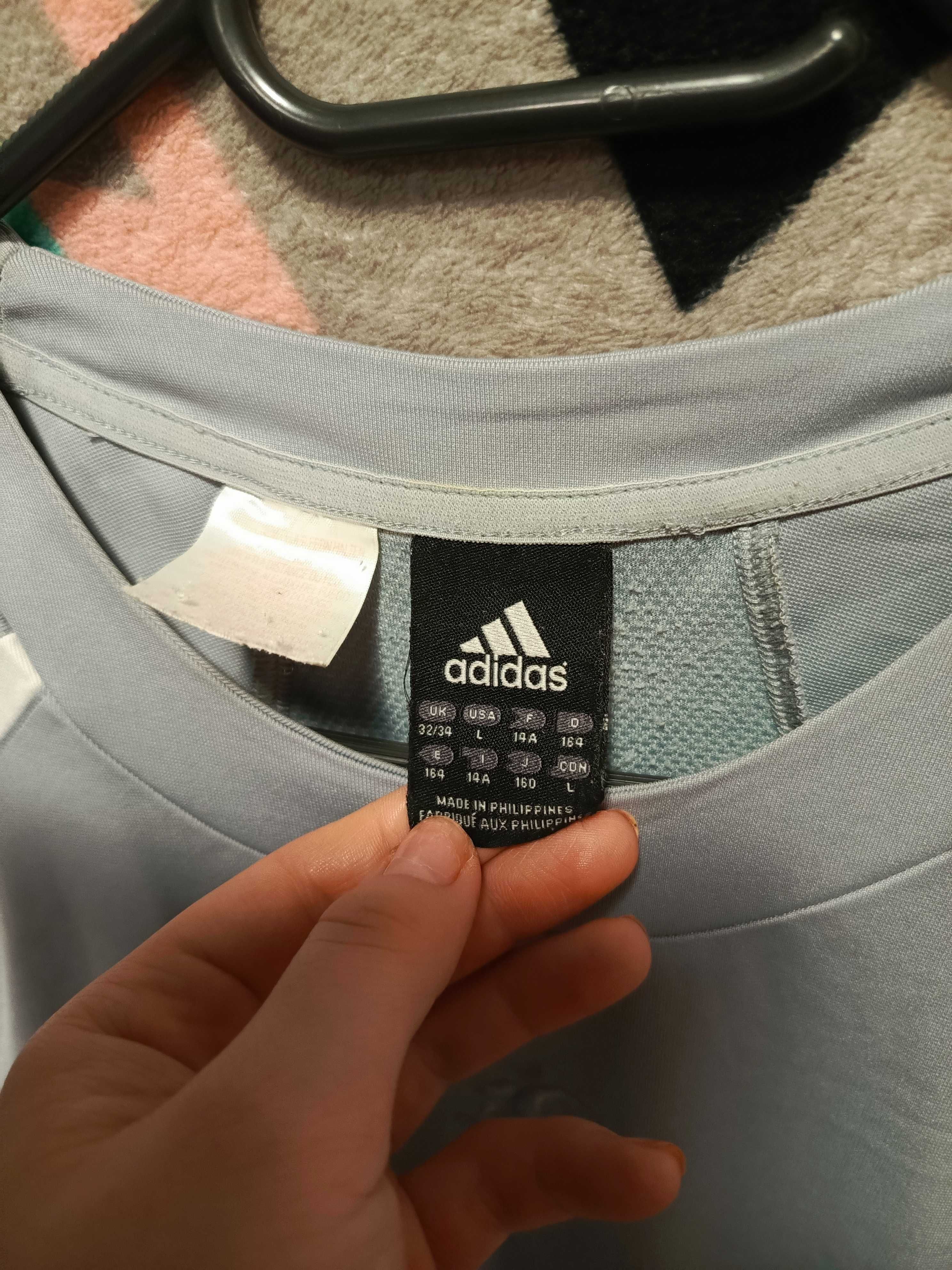 Koszulka adidas ze smokiem z tyłu w rozmiarze 164