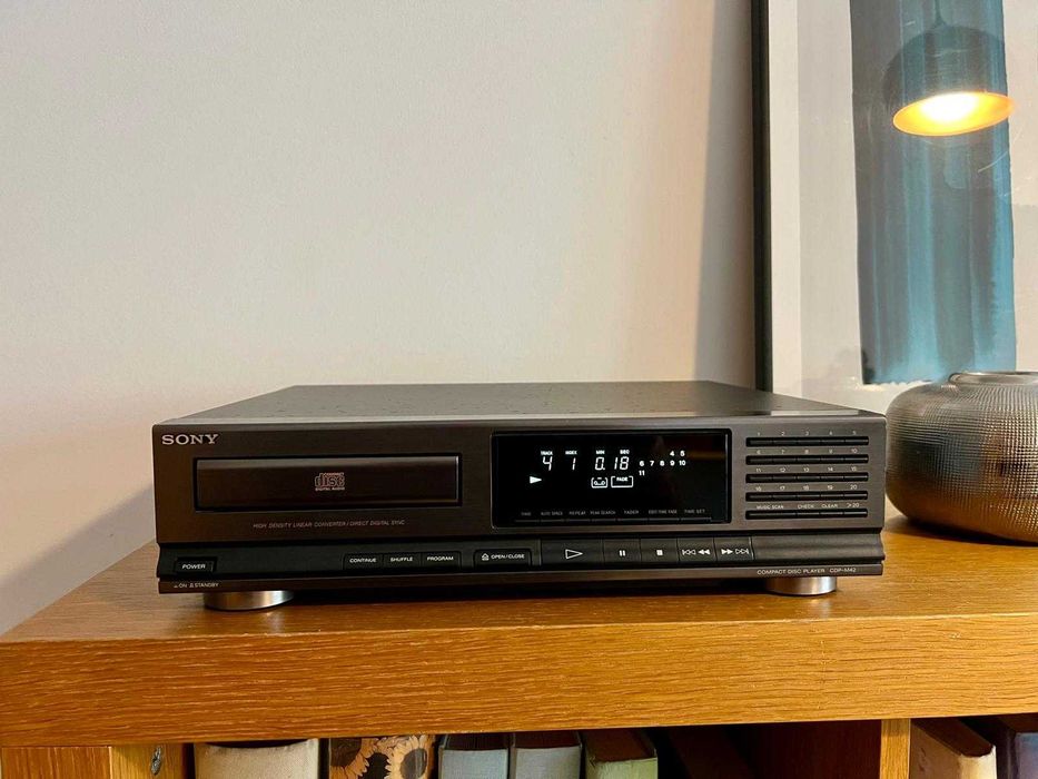 Leitor CD Sony CDP-M42 - Avariado, para peças ou reparação.