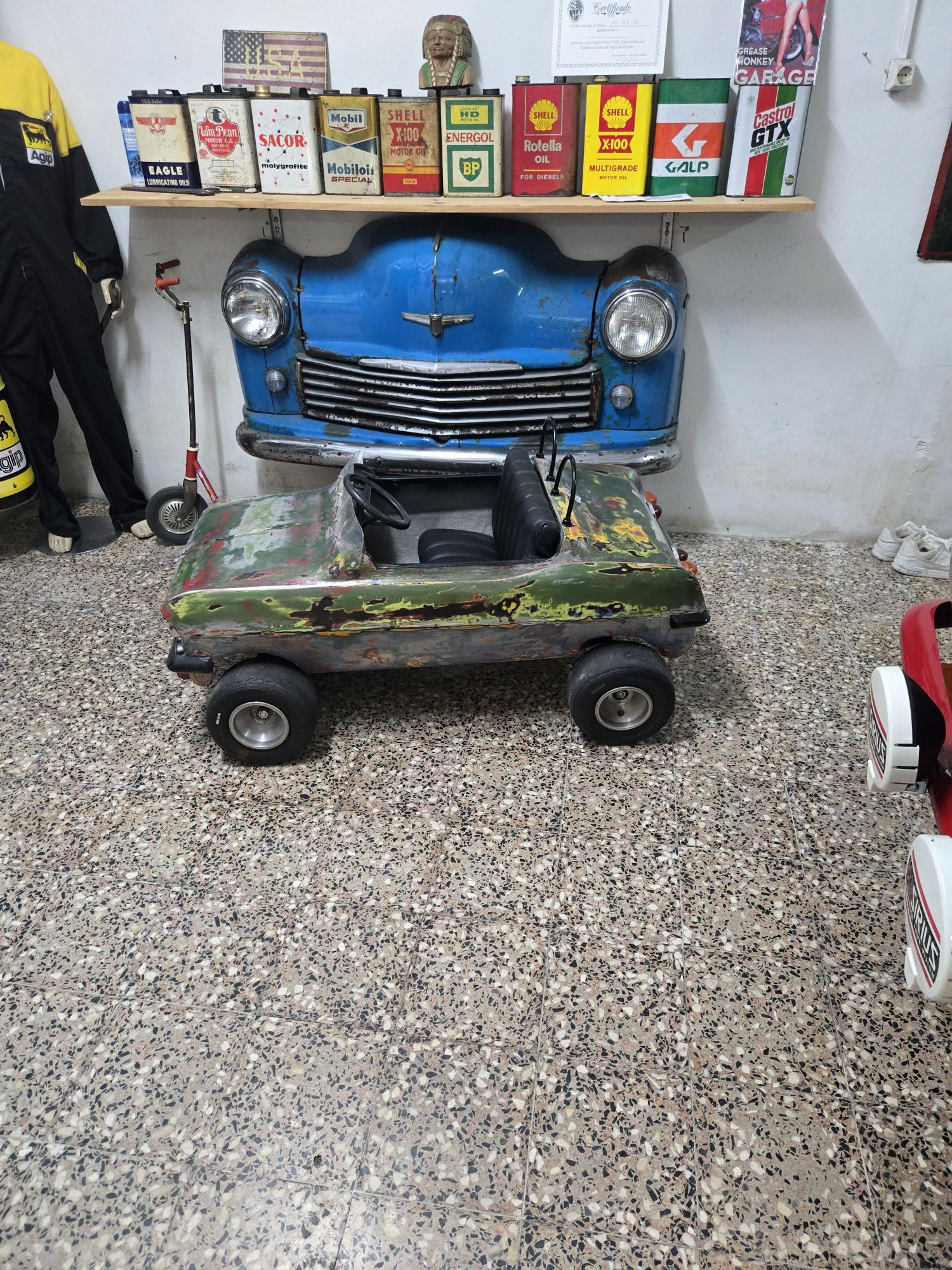 Carrinho antigo carrocel