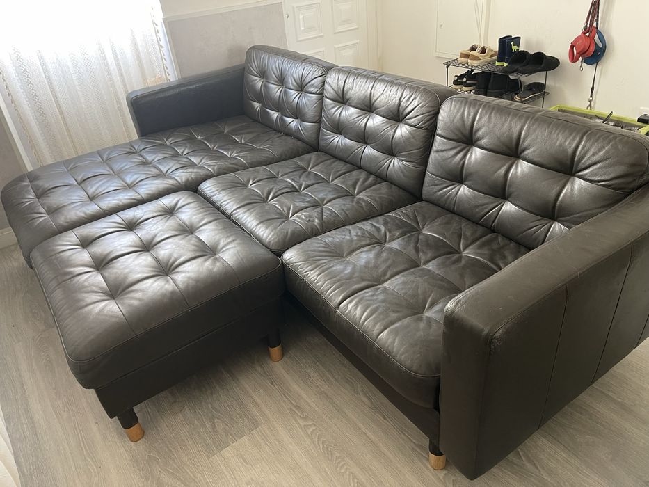 Sofá LANDSKRONA 3 lugares chaiselong + apoio pés em pele