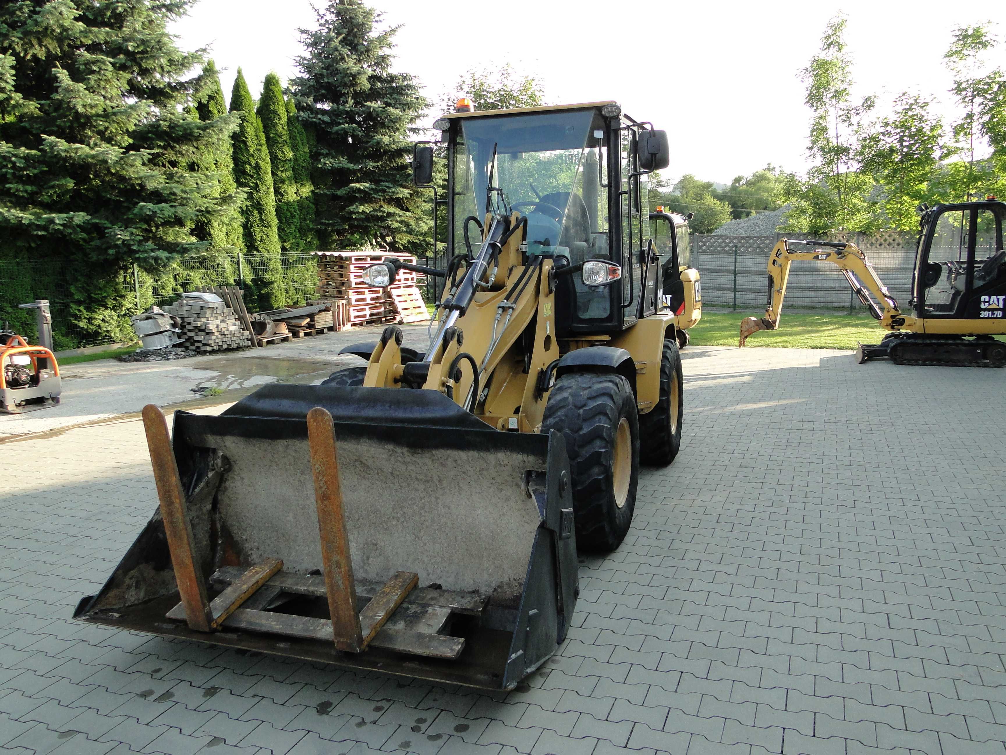 Ładowarka CAT 906 Caterpillar łyżka otwierana widły Ładna Sprowadzona