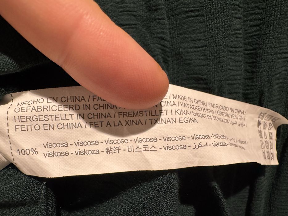 Ciemnozielona bluzka marki Stradivarius