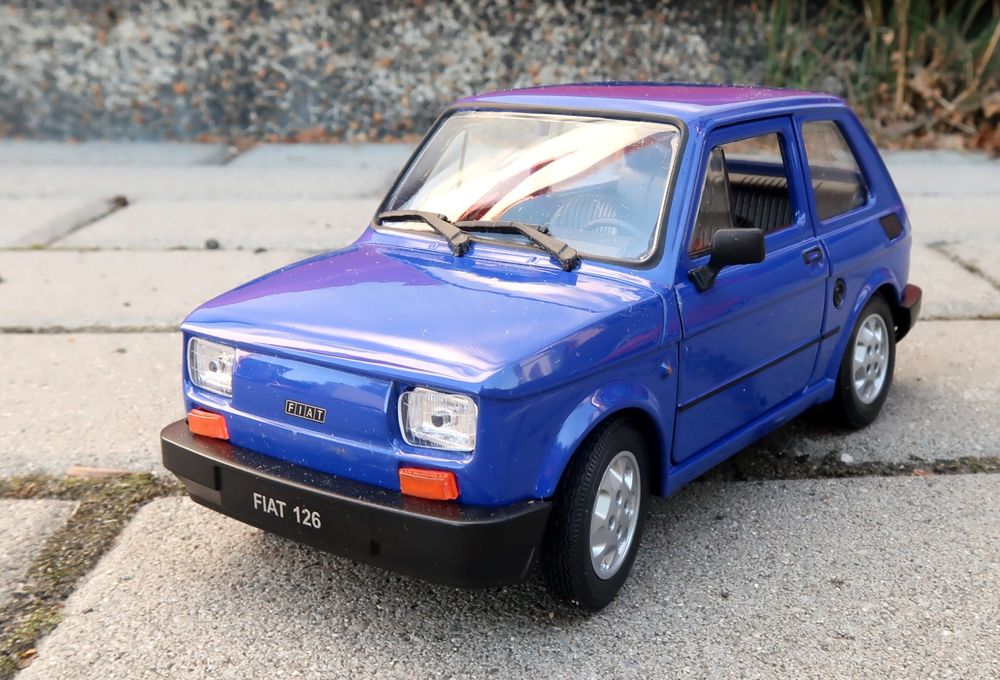 Maluch Fiat 126p PRL granatowy