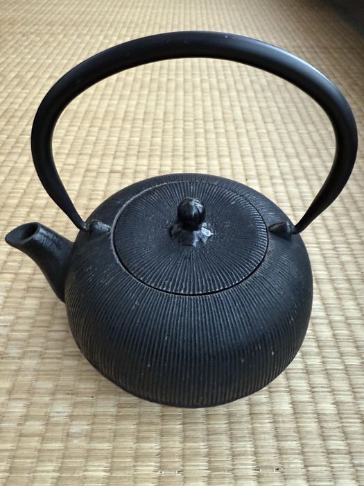 Żeliwny dzbanuszek japoński