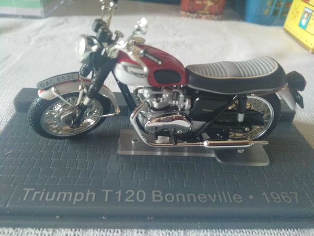 Miniatura de moto Triumph T 120 Bonneville 1967