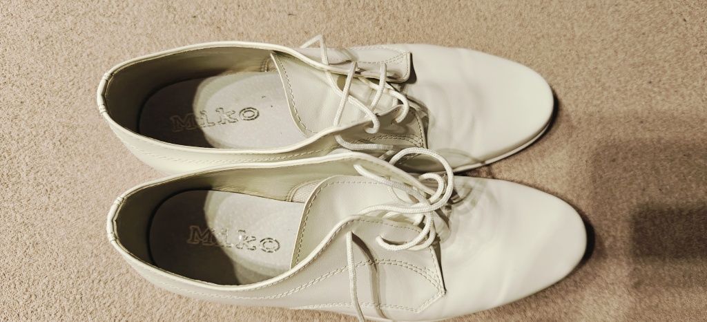 Buty komunijne chłopięce Miko, białe, rozmiar 36