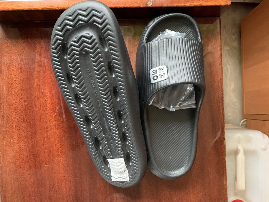 Шльопанці чоловічі (унісекс), Home