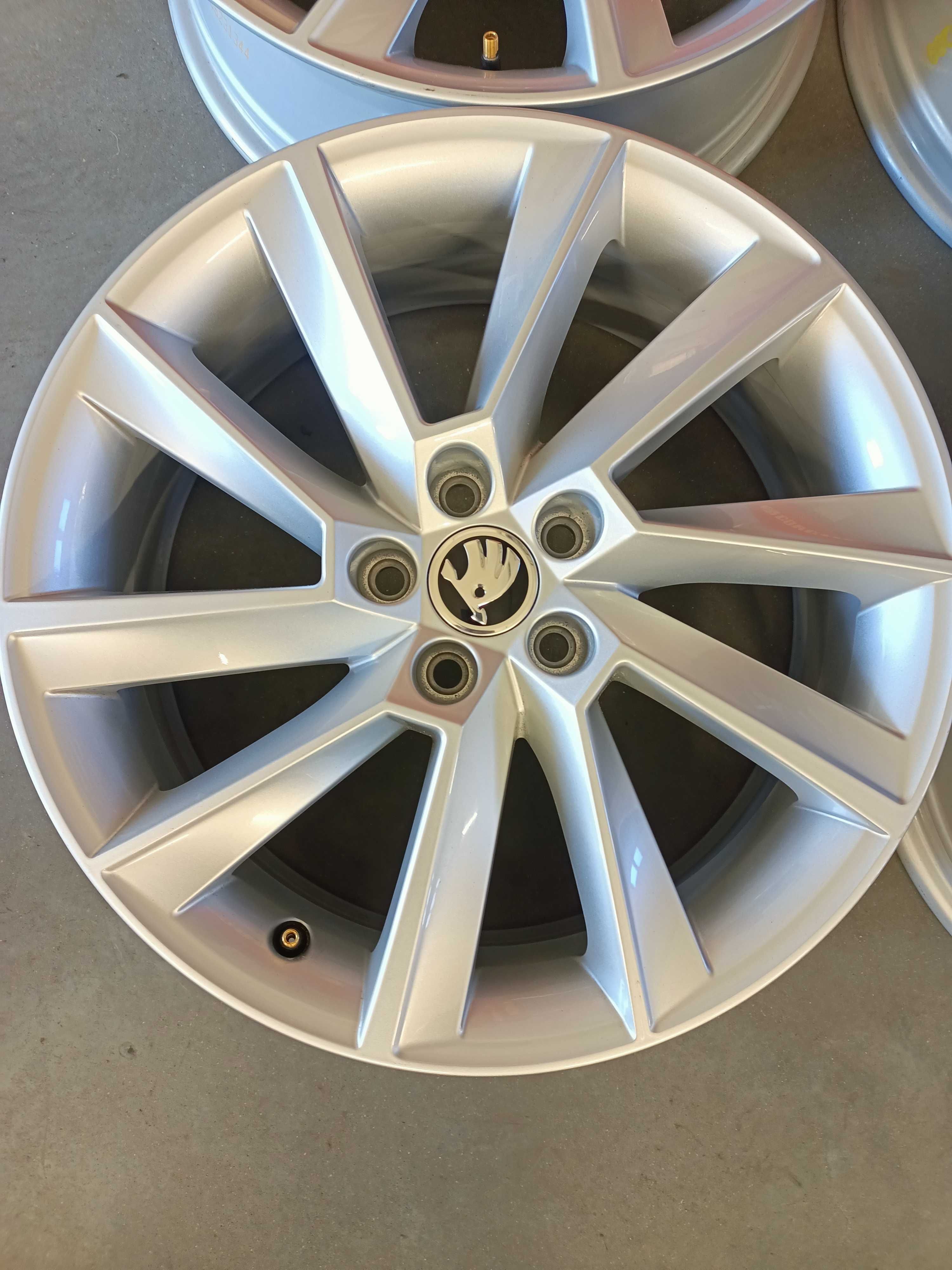 Alufelgi Skoda 6,5Jx17" 5x100 ET 40 Idealne