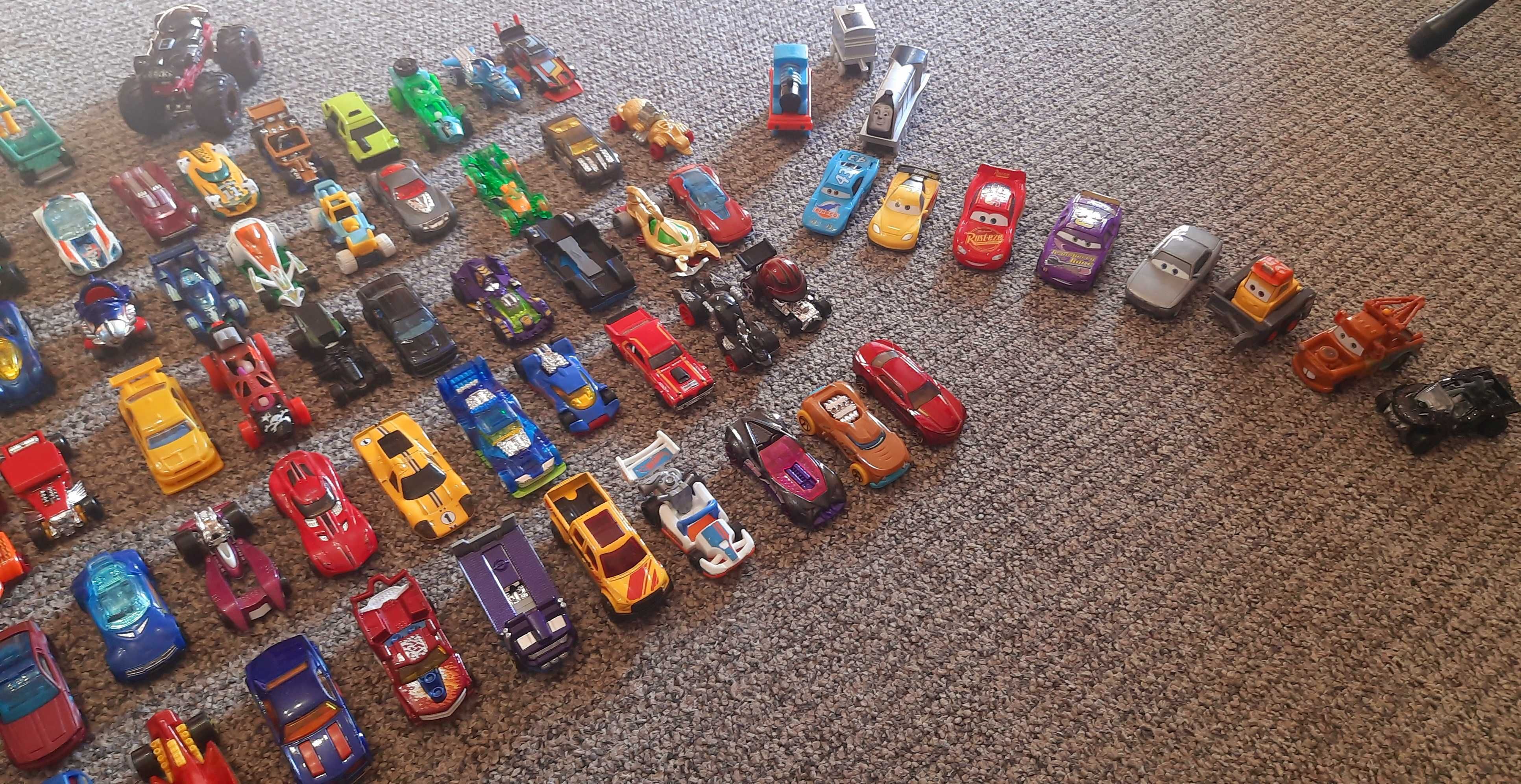 Samochodziki HOT WHEELS