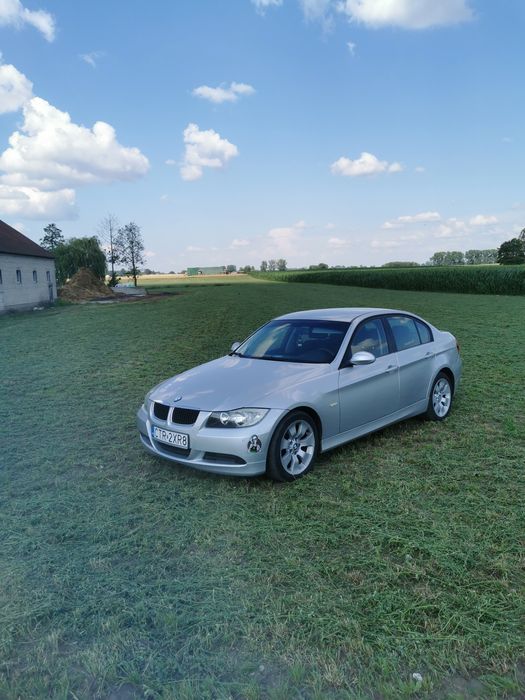 Bmw e90 320i sedan