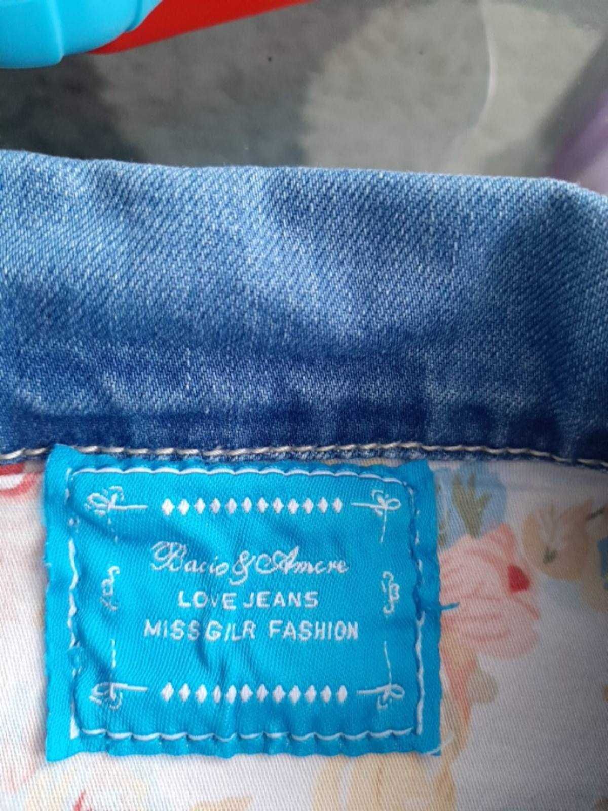 Джинсова жилетка.