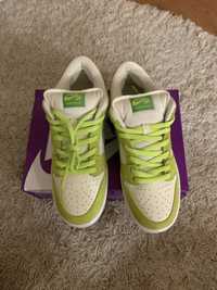 Nike dunk apple green