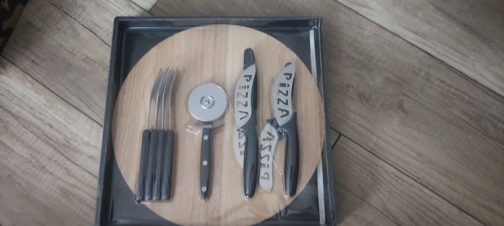 Nowy , zestaw do pizzy 10 elementów