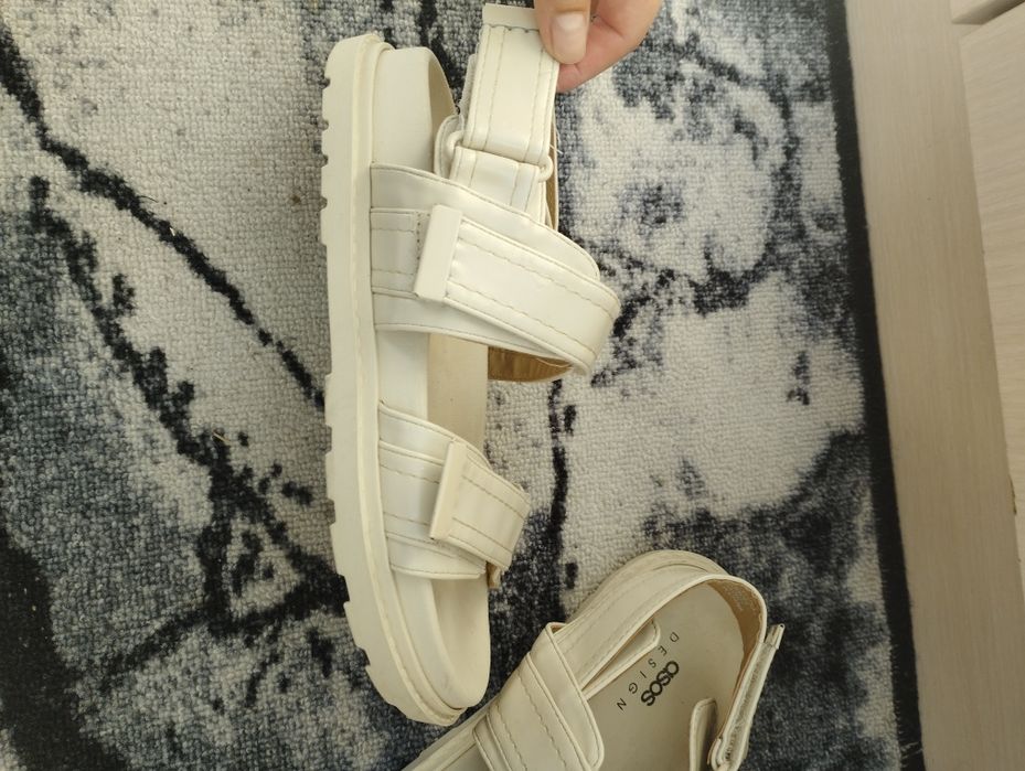 Продам жіночі босоніжки