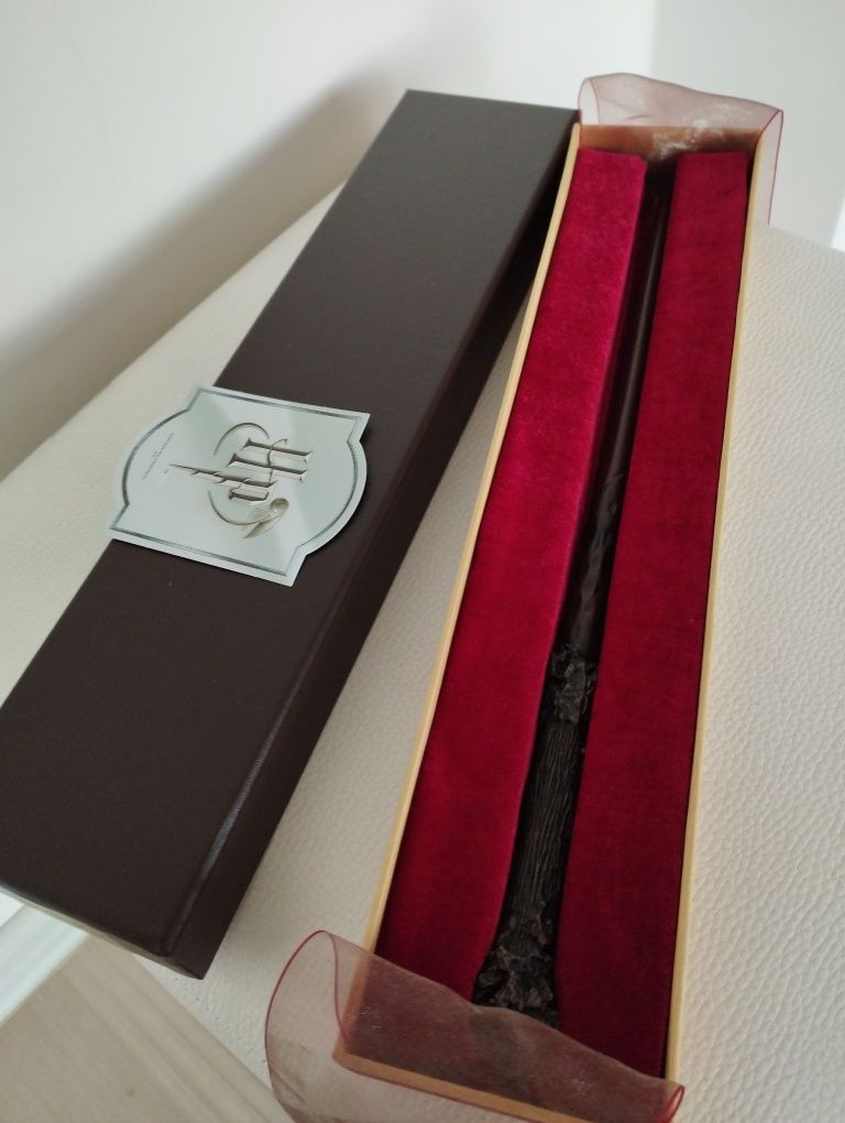 Noble Collection, Różdżka Harry Potter, 1:1 w pudełku Olivander
Noble