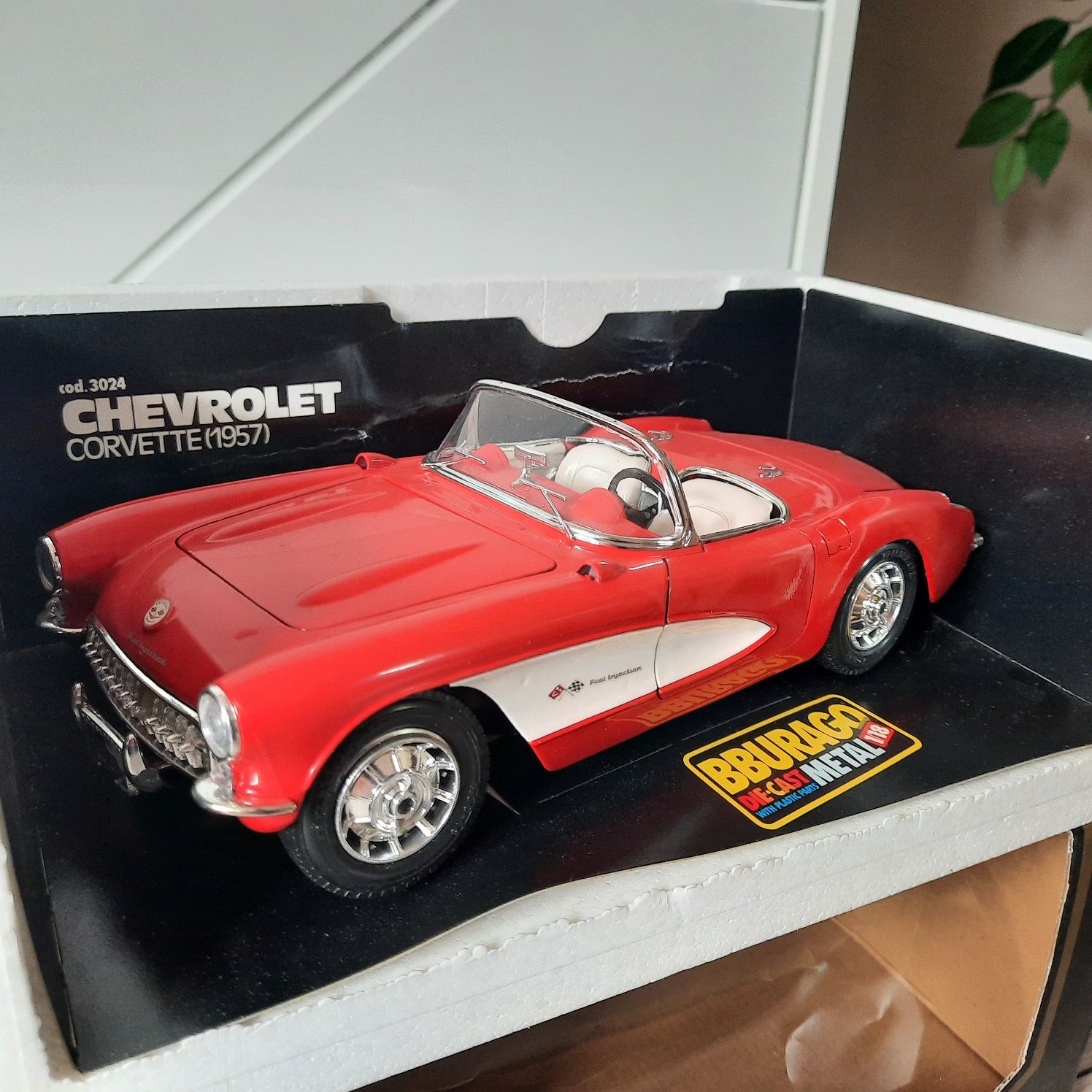 Auto Samochód Kolekcjonerski Chevrolet Corvette 1957 Bburago 1:18