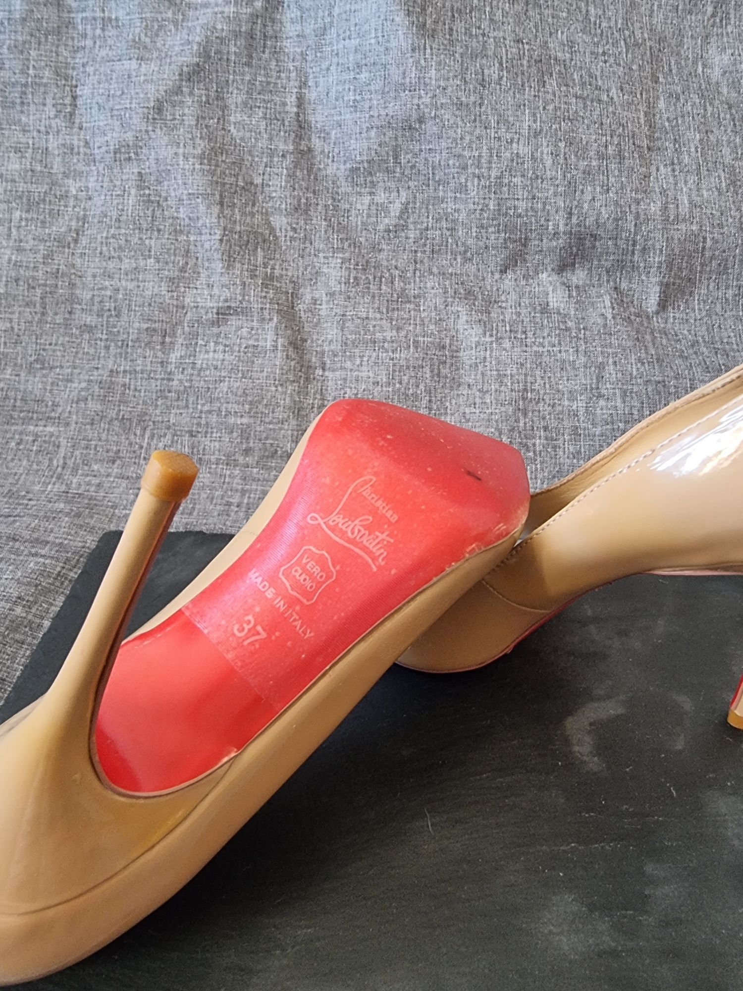 Christian Louboutin beżowe szpilki obcas orginalne