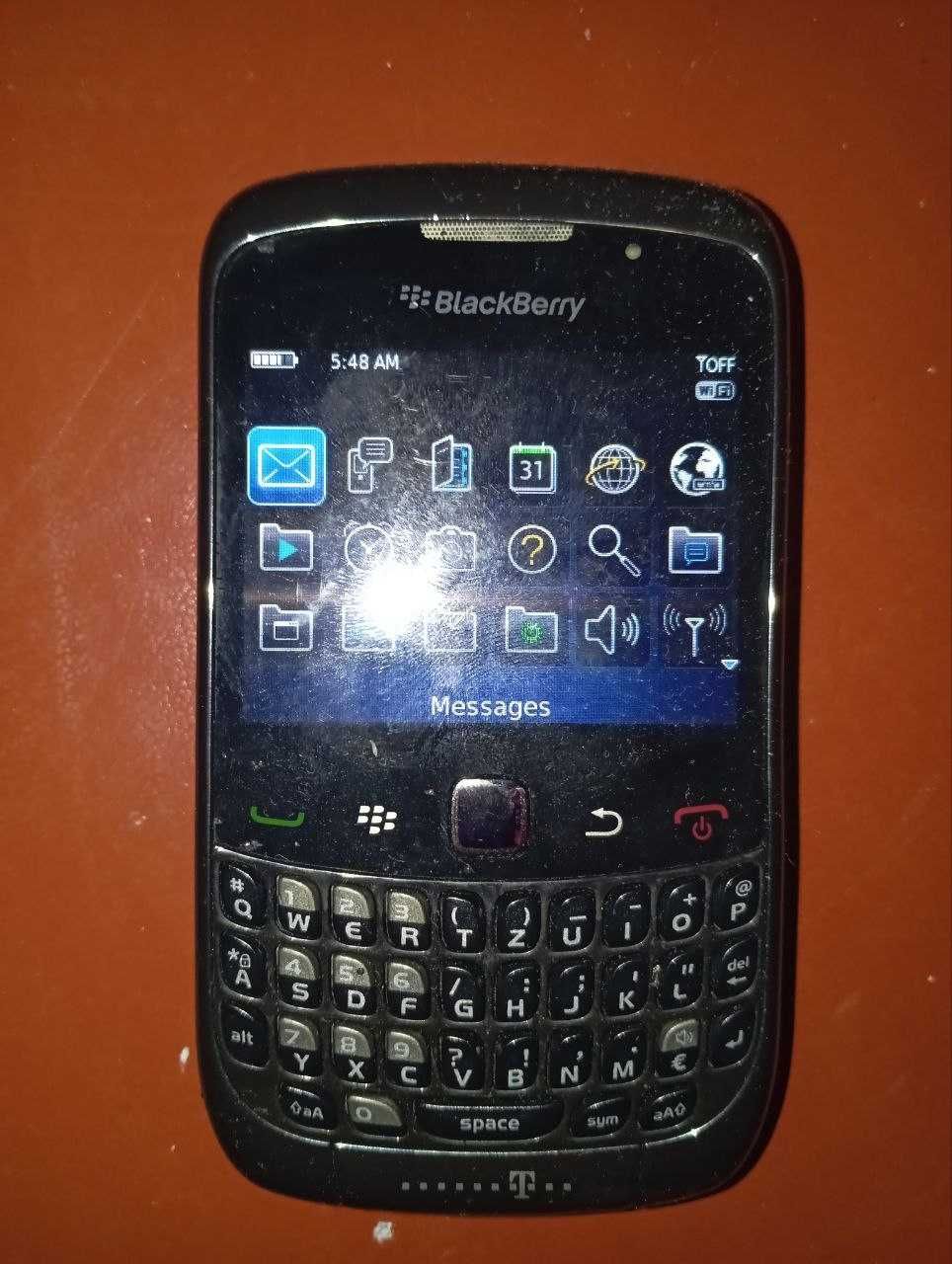 Продам мобільний телефон Blackberry 9300