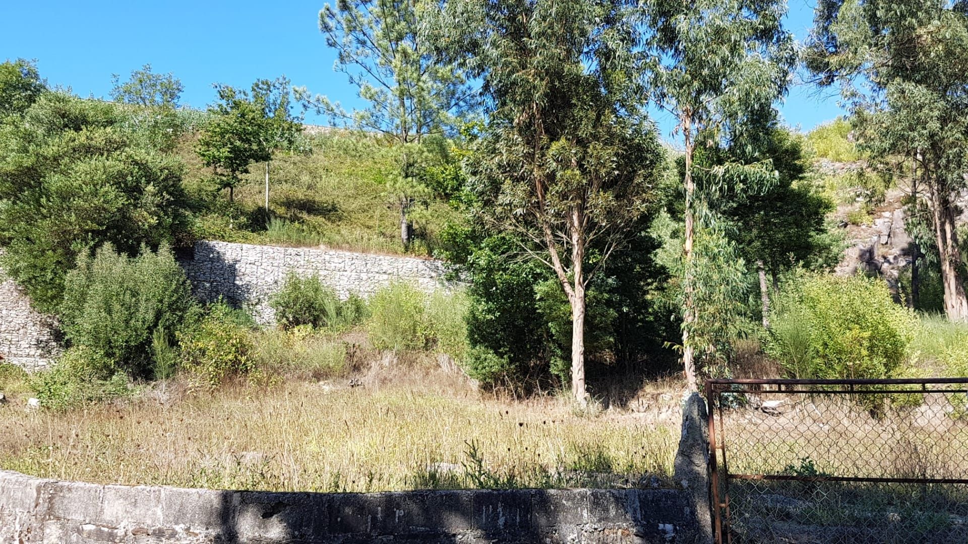 Terreno para construção de 1 ou 2 moradias